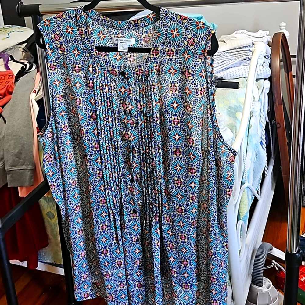 Sleeveless Patterned Blouse